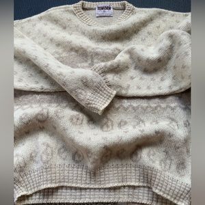 Wool Tundra Off White Sweater | X-Large | Excellent Condition